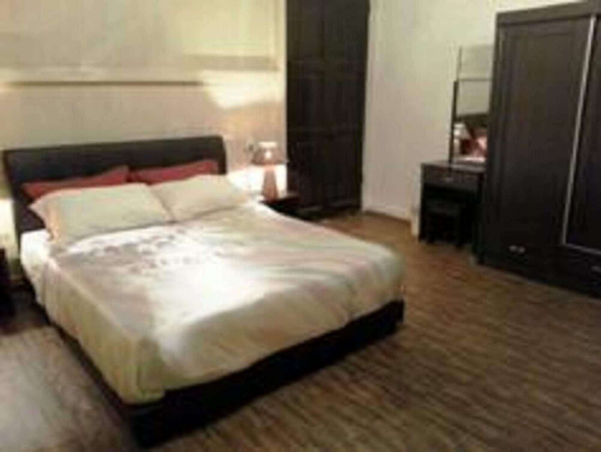 Отель Muntri House By Virtue Hospitality Джорджтаун Экстерьер фото
